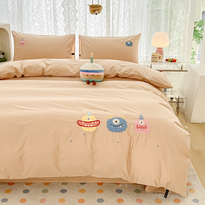 91家纺网 家纺一手货源 找家纺 曼町家居 2025春夏新款40支全棉纯棉水洗棉刺绣四件套 哆啦趣梦--浅纱色