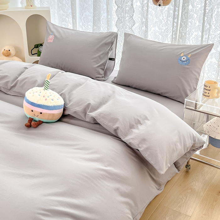 91家纺网 家纺一手货源 找家纺 曼町家居 2025春夏新款40支全棉纯棉水洗棉刺绣四件套 哆啦趣梦-薄雾灰