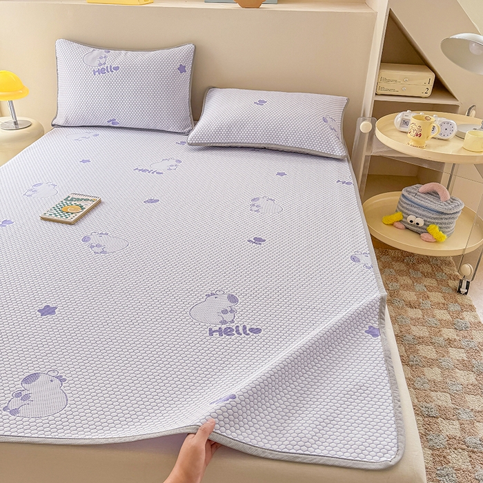 91家纺网 家纺一手货源 找家纺 雪鲨家纺  2025新款凉感冰豆豆凉席凉豆豆三件套冰丝提花软席PE 卡皮巴拉紫