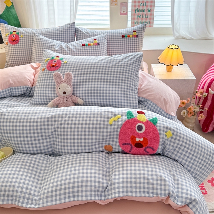 91家纺网 家纺一手货源 找家纺 多品 2025春夏新款水洗棉毛巾绣卡通系列被套单件-单被套 格子怪兽