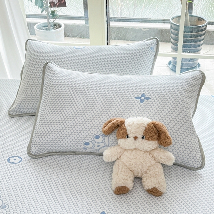 91家纺网 家纺一手货源 找家纺 静缘分2025新款直播爆款凉豆豆冰丝凉席三件套床笠款可水洗机洗夏季凉感冰豆豆空调席软席子 宝贝熊-蓝