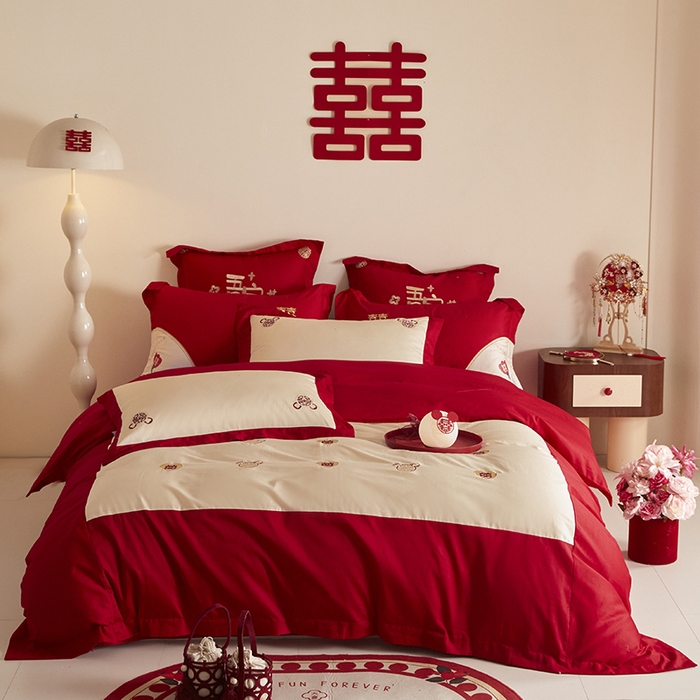 91家纺网 家纺一手货源 找家纺 玉雅家纺 2025新款长绒棉花边款刺绣时尚婚庆四件套 心欢喜