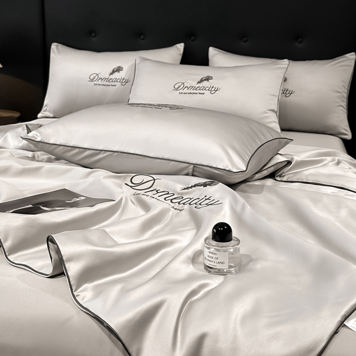 91家纺网 家纺一手货源 找家纺 伊梵居 2025新款水洗真丝刺绣夏被四件套 梦羽-山灰