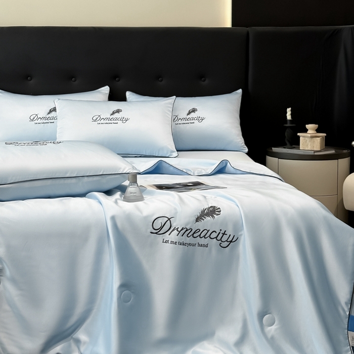 91家纺网 家纺一手货源 找家纺 伊梵居 2025新款水洗真丝刺绣夏被四件套 梦羽-天空蓝