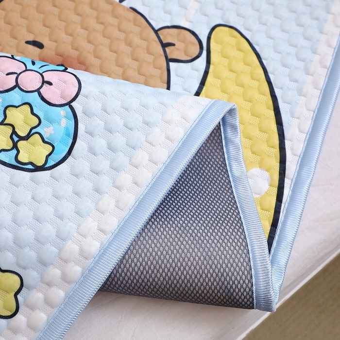 91家纺网 家纺一手货源 找家纺 八零年代  2025新款3D凉豆豆大版卡通儿童凉席夏被三件套冰豆豆凉席 凉豆豆 月亮卡皮巴拉