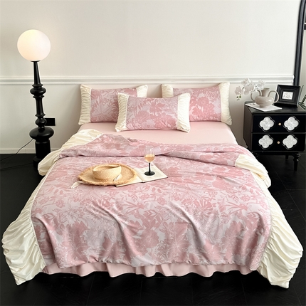 91家纺网 家纺一手货源 找家纺 （总）一左一右  2025新款法式少女风数码印花褶皱花边亲肤棉夏凉被大豆被夏被四件套（提供买家秀）