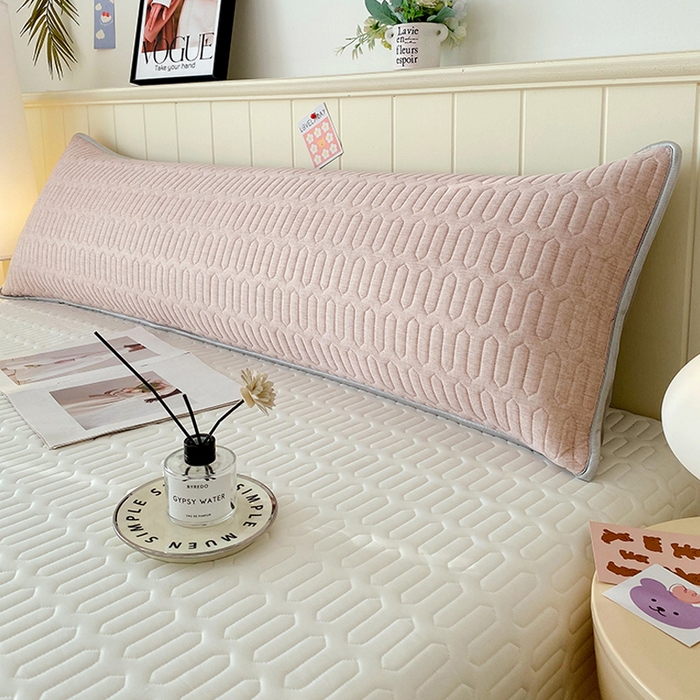 91家纺网 家纺一手货源 找家纺 雨彤家纺 2025年新款A类乳胶凉感丝双人长枕套 肌理纹-咖