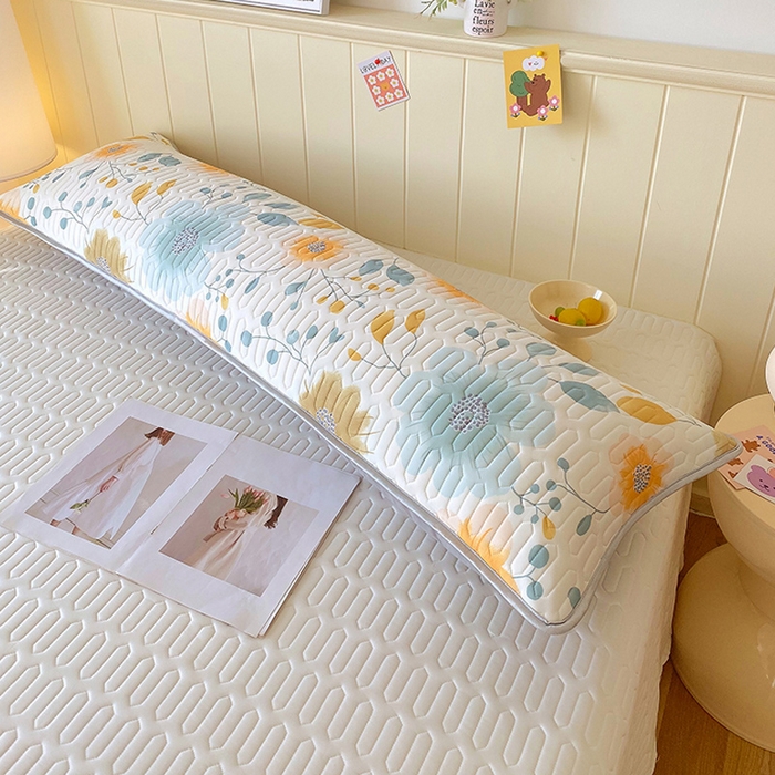 91家纺网 家纺一手货源 找家纺 雨彤家纺 2025年新款A类乳胶凉感丝双人长枕套 幻彩花镜