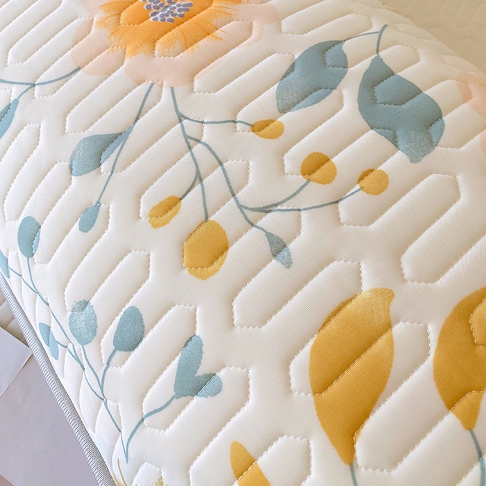 91家纺网 家纺一手货源 找家纺 雨彤家纺 2025年新款A类乳胶凉感丝双人长枕套 幻彩花镜