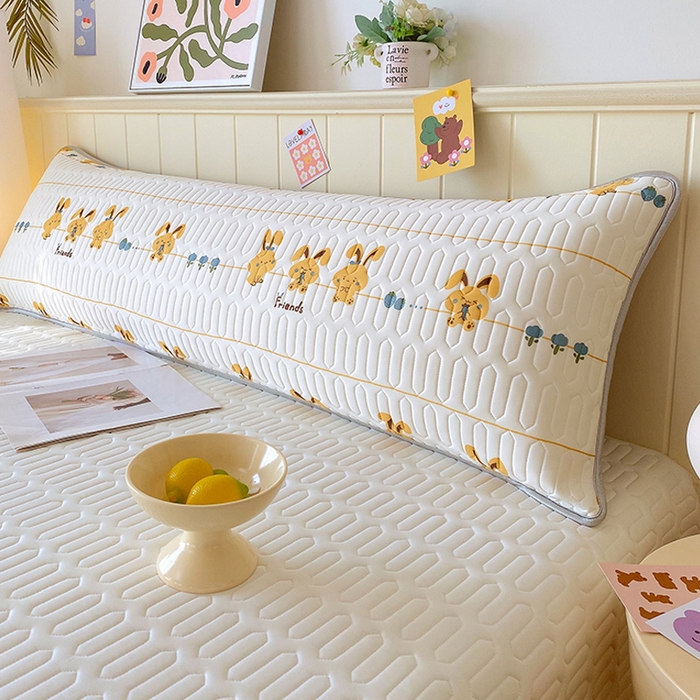 91家纺网 家纺一手货源 找家纺 雨彤家纺 2025年新款A类乳胶凉感丝双人长枕套 萌萌兔