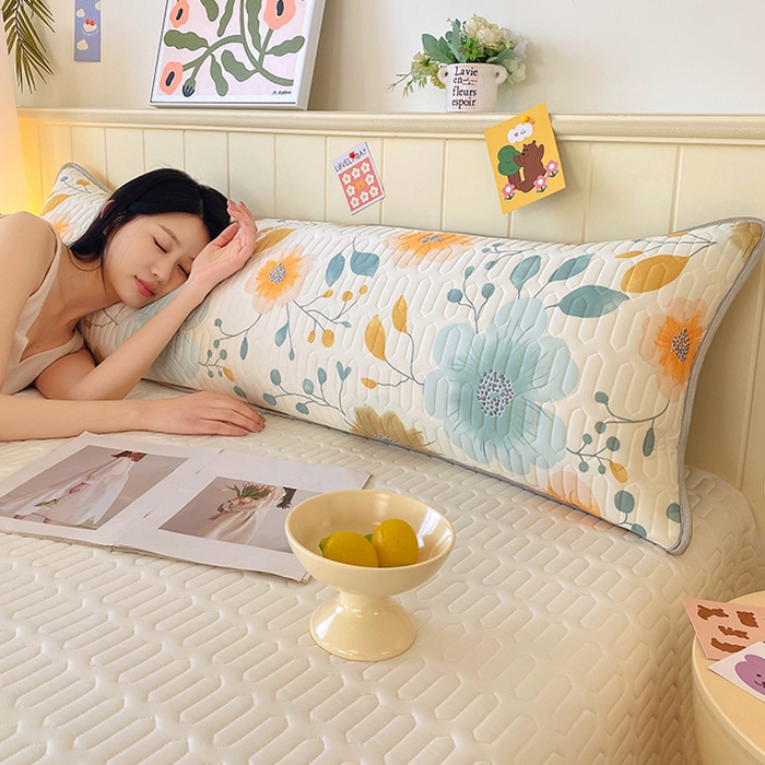 91家纺网 家纺一手货源 找家纺 雨彤家纺 2025年新款A类乳胶凉感丝双人长枕套 幻彩花镜