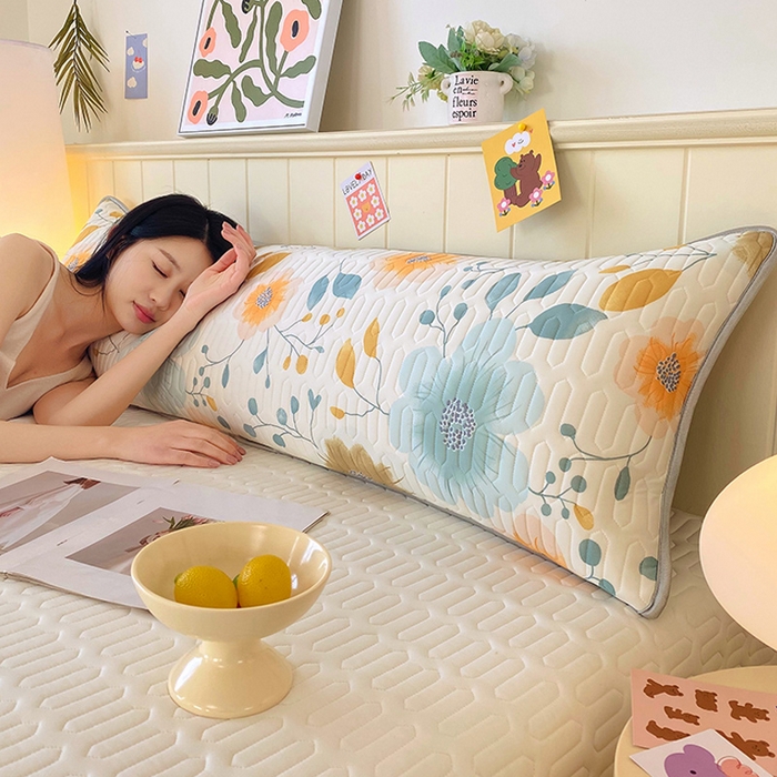 91家纺网 家纺一手货源 找家纺 雨彤家纺 2025年新款A类乳胶凉感丝双人长枕套 幻彩花镜