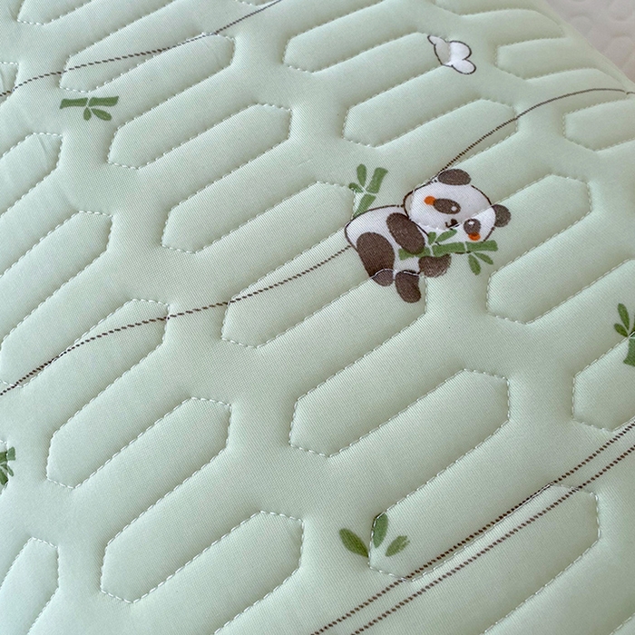 91家纺网 家纺一手货源 找家纺 雨彤家纺 2025年新款A类乳胶凉感丝双人长枕套 熊猫宝宝-湖蓝