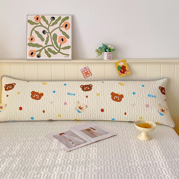 91家纺网 家纺一手货源 找家纺 雨彤家纺 2025年新款A类乳胶凉感丝双人长枕套 熊熊乐园-米黄