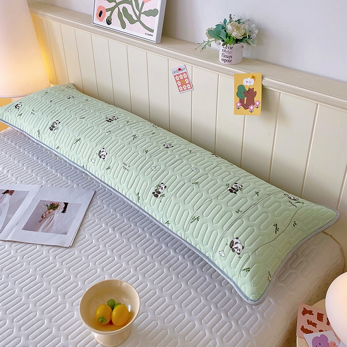 91家纺网 家纺一手货源 找家纺 雨彤家纺 2025年新款A类乳胶凉感丝双人长枕套 熊猫宝宝-湖蓝