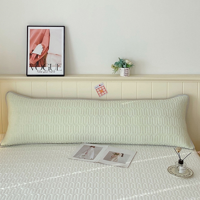 91家纺网 家纺一手货源 找家纺 雨彤家纺 2025年新款A类乳胶凉感丝双人长枕套 肌理纹-橄榄绿