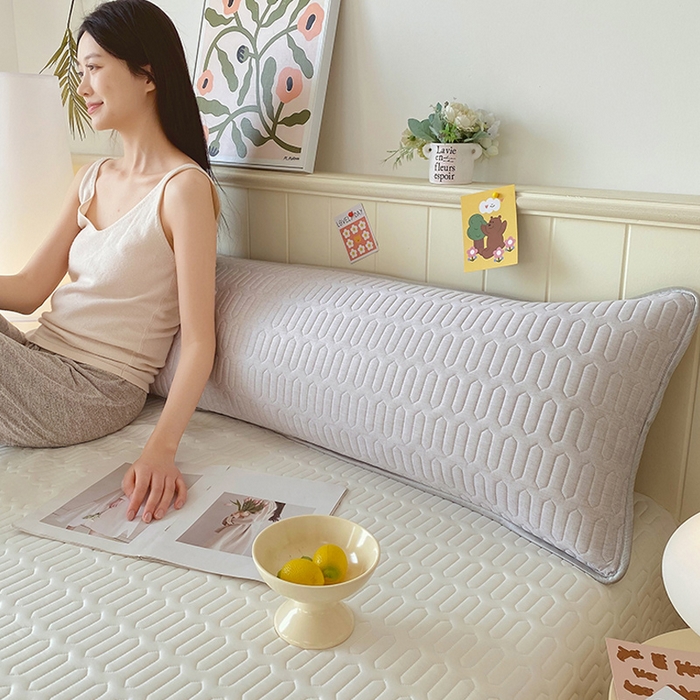 91家纺网 家纺一手货源 找家纺 雨彤家纺 2025年新款A类乳胶凉感丝双人长枕套 肌理纹-灰