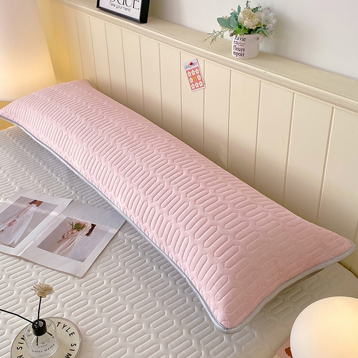 91家纺网 家纺一手货源 找家纺 雨彤家纺 2025年新款A类乳胶凉感丝双人长枕套 肌理纹-粉