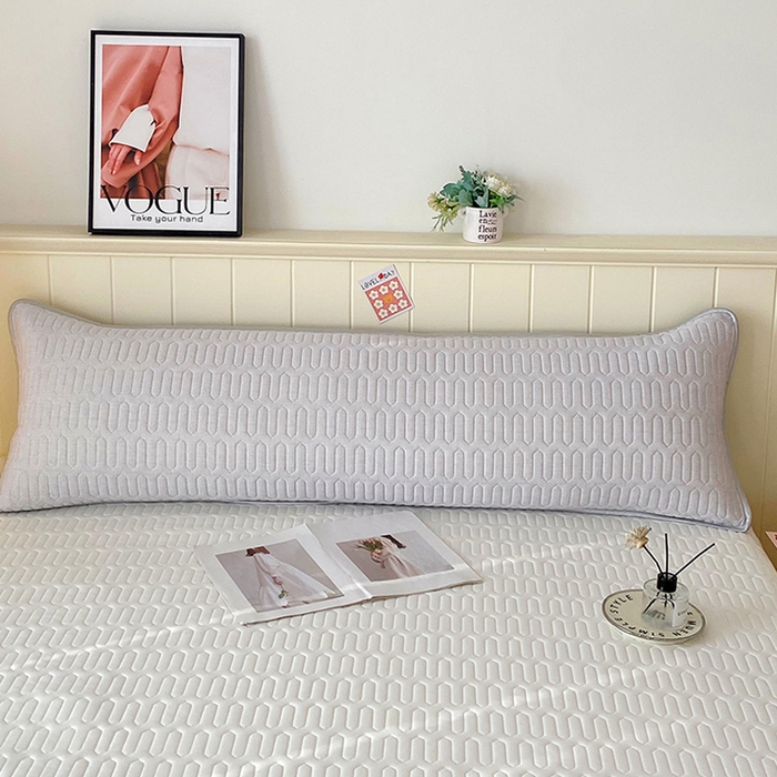 91家纺网 家纺一手货源 找家纺 雨彤家纺 2025年新款A类乳胶凉感丝双人长枕套 肌理纹-灰