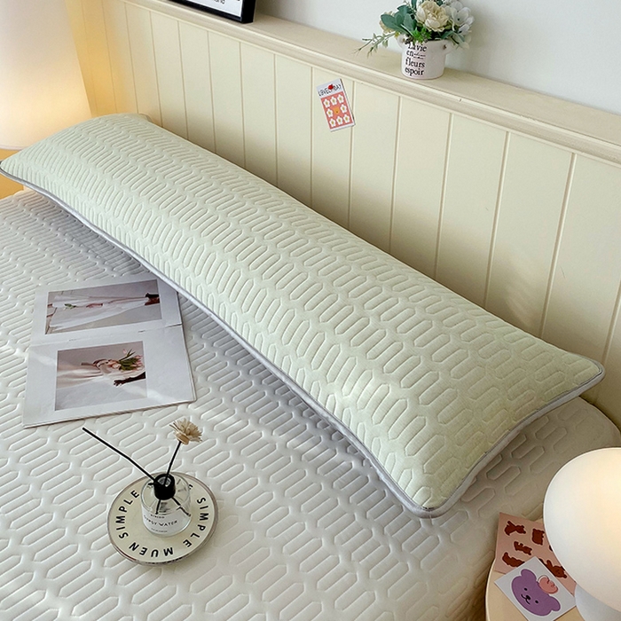 91家纺网 家纺一手货源 找家纺 雨彤家纺 2025年新款A类乳胶凉感丝双人长枕套 肌理纹-橄榄绿