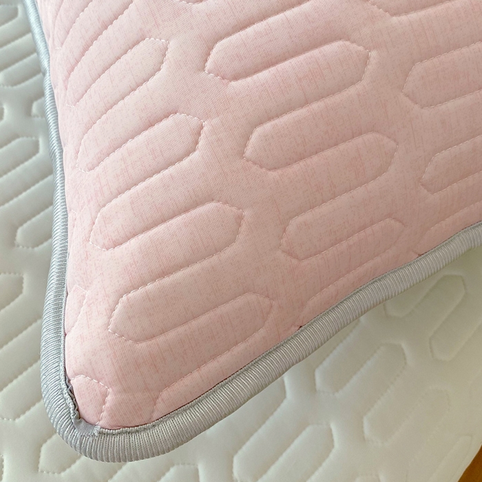 91家纺网 家纺一手货源 找家纺 雨彤家纺 2025年新款A类乳胶凉感丝双人长枕套 肌理纹-粉