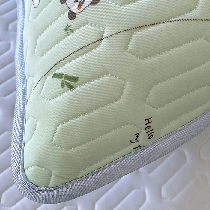 91家纺网 家纺一手货源 找家纺 雨彤家纺 2025年新款A类乳胶凉感丝双人长枕套 熊猫宝宝-湖蓝