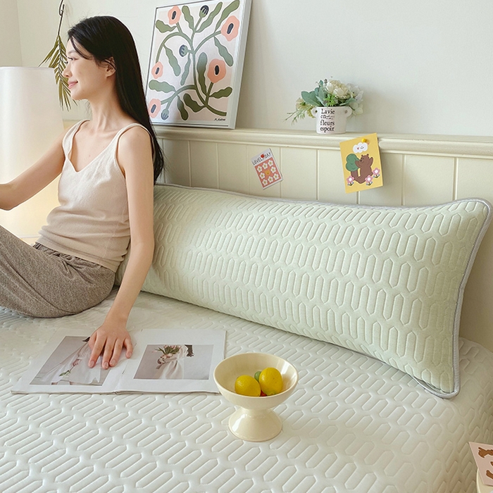 91家纺网 家纺一手货源 找家纺 雨彤家纺 2025年新款A类乳胶凉感丝双人长枕套 肌理纹-橄榄绿