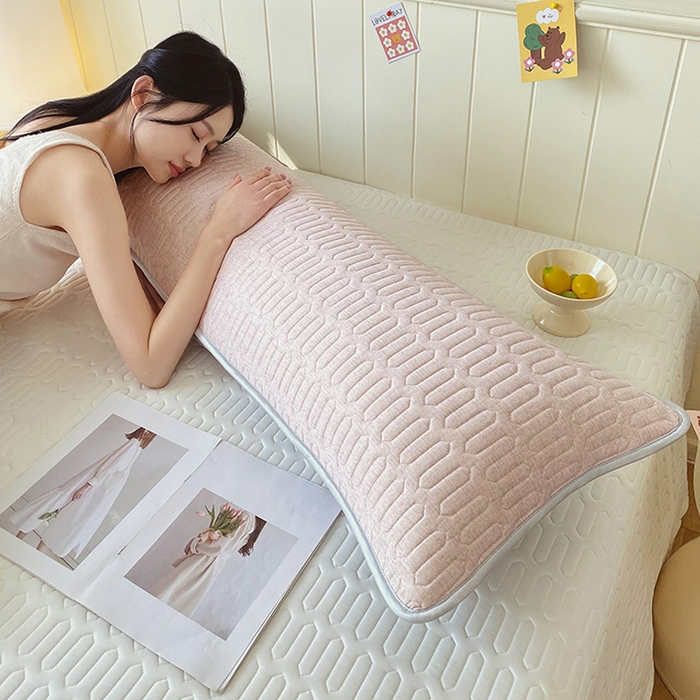 91家纺网 家纺一手货源 找家纺 雨彤家纺 2025年新款A类乳胶凉感丝双人长枕套 肌理纹-咖