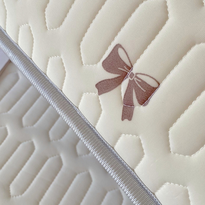 91家纺网 家纺一手货源 找家纺 雨彤家纺 2025年新款A类乳胶凉感丝双人长枕套 萌趣蘑菇-棕