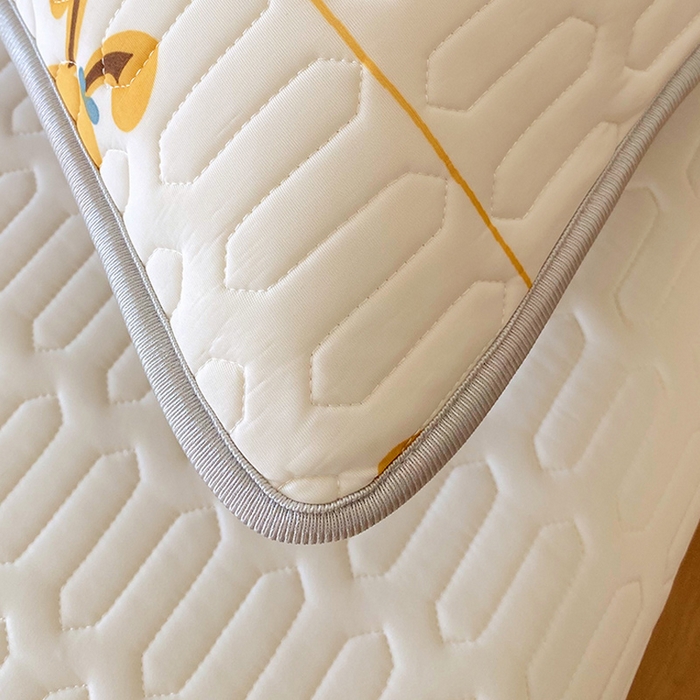 91家纺网 家纺一手货源 找家纺 雨彤家纺 2025年新款A类乳胶凉感丝双人长枕套 萌萌兔