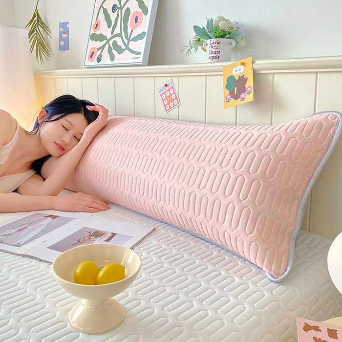 91家纺网 家纺一手货源 找家纺 雨彤家纺 2025年新款A类乳胶凉感丝双人长枕套 肌理纹-桔