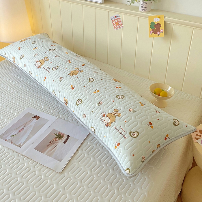 91家纺网 家纺一手货源 找家纺 雨彤家纺 2025年新款A类乳胶凉感丝双人长枕套 樱桃小兔