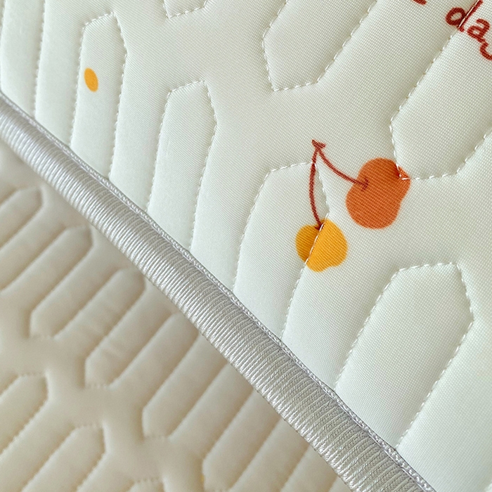 91家纺网 家纺一手货源 找家纺 雨彤家纺 2025年新款A类乳胶凉感丝双人长枕套 樱桃小兔