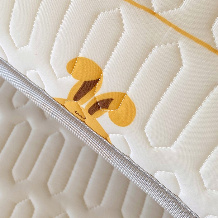 91家纺网 家纺一手货源 找家纺 雨彤家纺 2025年新款A类乳胶凉感丝双人长枕套 萌萌兔