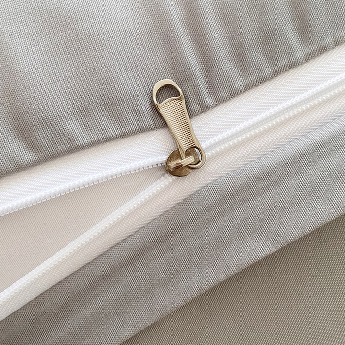 91家纺网 家纺一手货源 找家纺 雨彤家纺 2025年新款A类乳胶凉感丝双人长枕套 肌理纹-灰