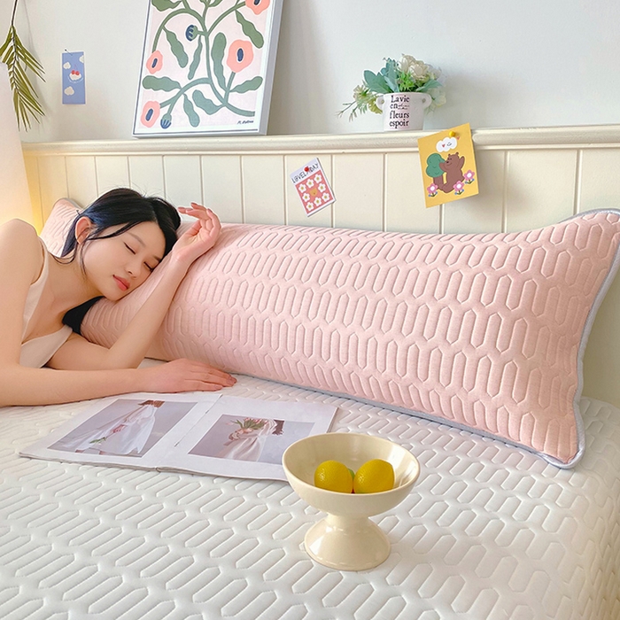 91家纺网 家纺一手货源 找家纺 雨彤家纺 2025年新款A类乳胶凉感丝双人长枕套 肌理纹-桔