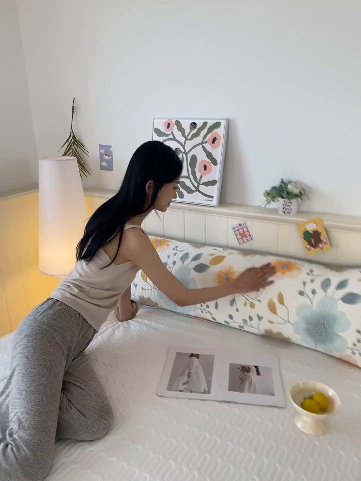 91家纺网 家纺一手货源 找家纺 雨彤家纺 2025年新款A类乳胶凉感丝双人长枕套 幻彩花镜