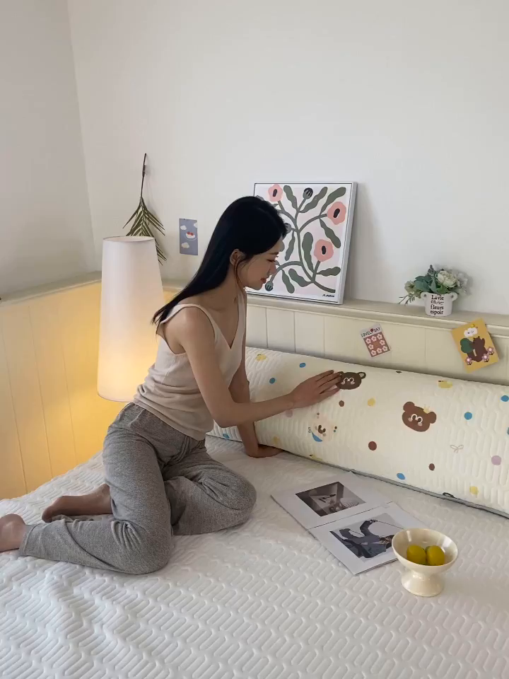 91家纺网 家纺一手货源 找家纺 雨彤家纺 2025年新款A类乳胶凉感丝双人长枕套 熊熊乐园-浅蓝