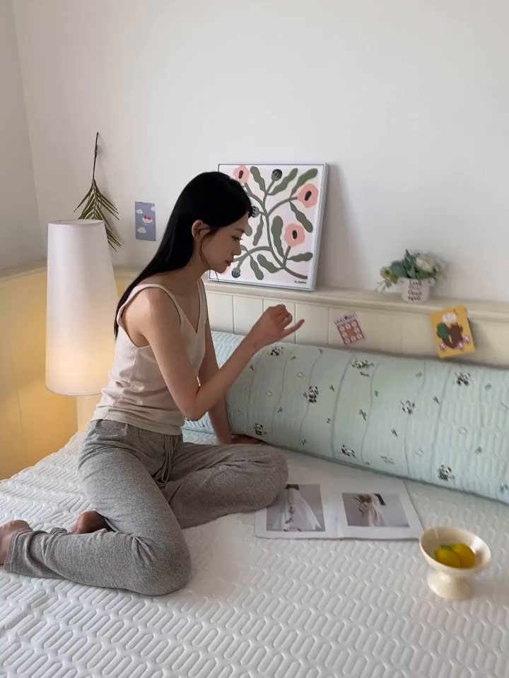 91家纺网 家纺一手货源 找家纺 雨彤家纺 2025年新款A类乳胶凉感丝双人长枕套 熊猫宝宝-湖蓝