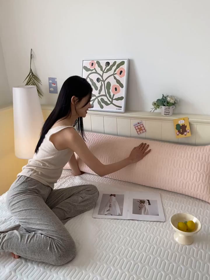 91家纺网 家纺一手货源 找家纺 雨彤家纺 2025年新款A类乳胶凉感丝双人长枕套 肌理纹-桔