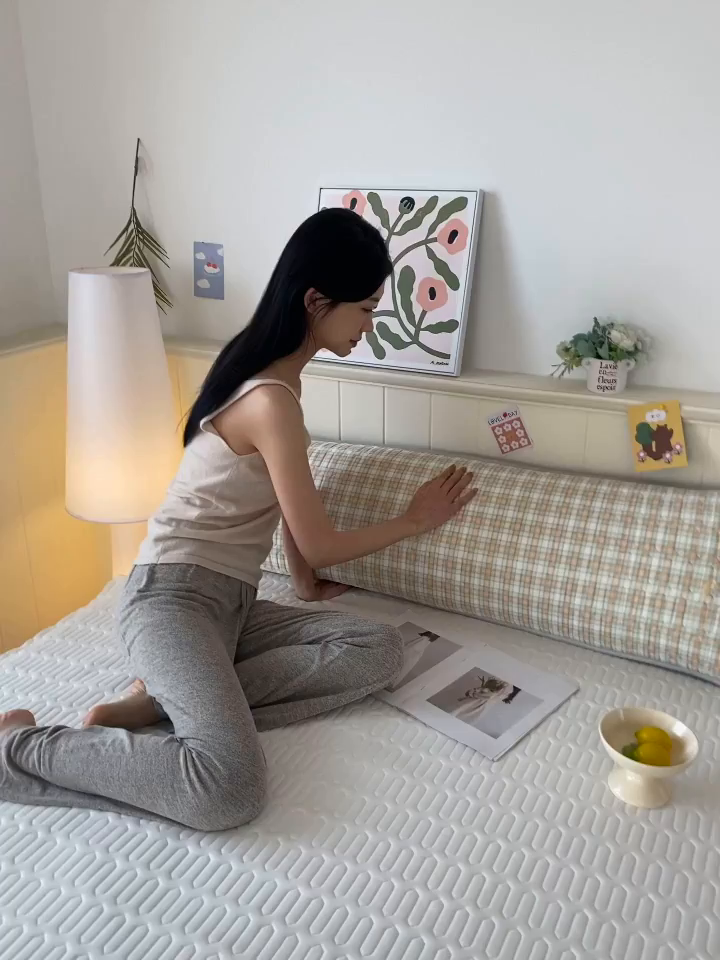 91家纺网 家纺一手货源 找家纺 雨彤家纺 2025年新款A类乳胶凉感丝双人长枕套 轻盈格-橙