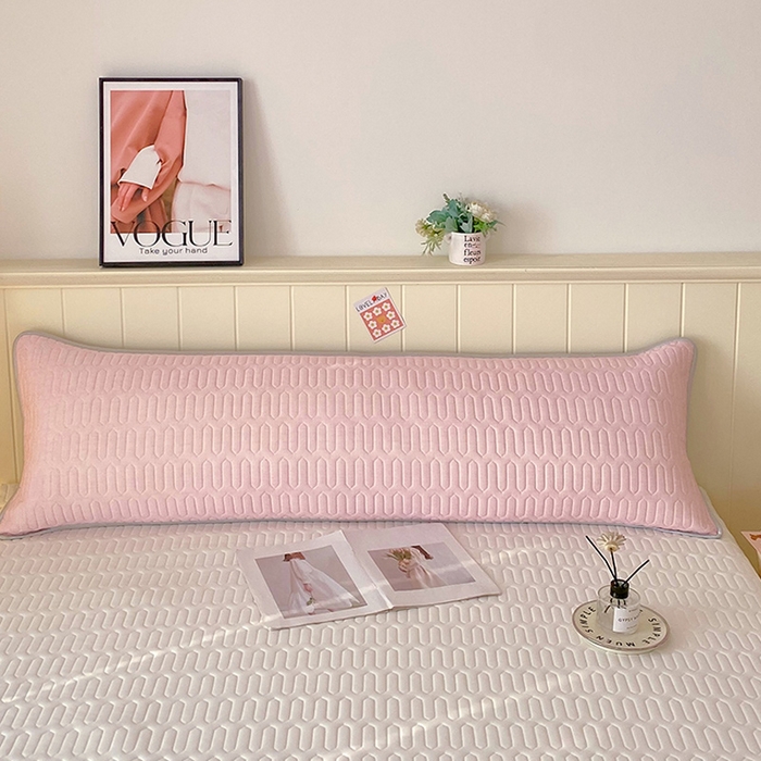 91家纺网 家纺一手货源 找家纺 雨彤家纺 2025年新款A类乳胶凉感丝双人长枕套 肌理纹-粉