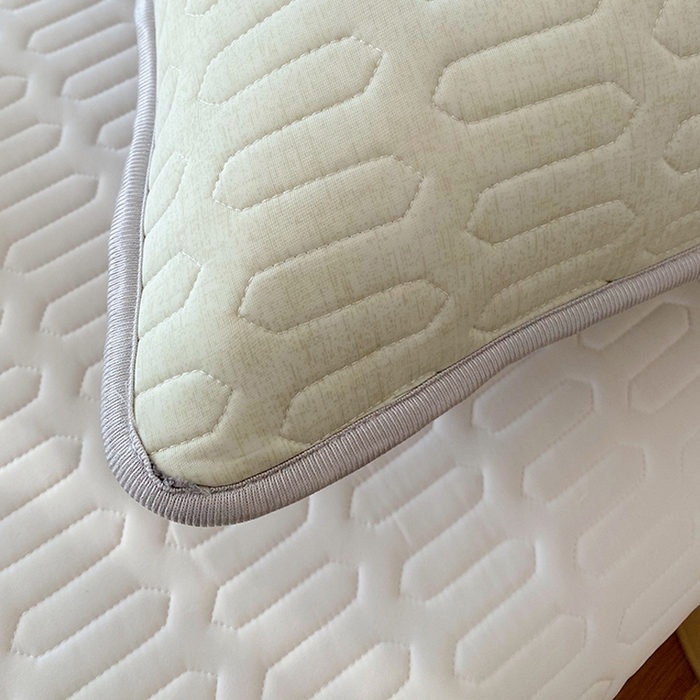 91家纺网 家纺一手货源 找家纺 雨彤家纺 2025年新款A类乳胶凉感丝双人长枕套 肌理纹-橄榄绿