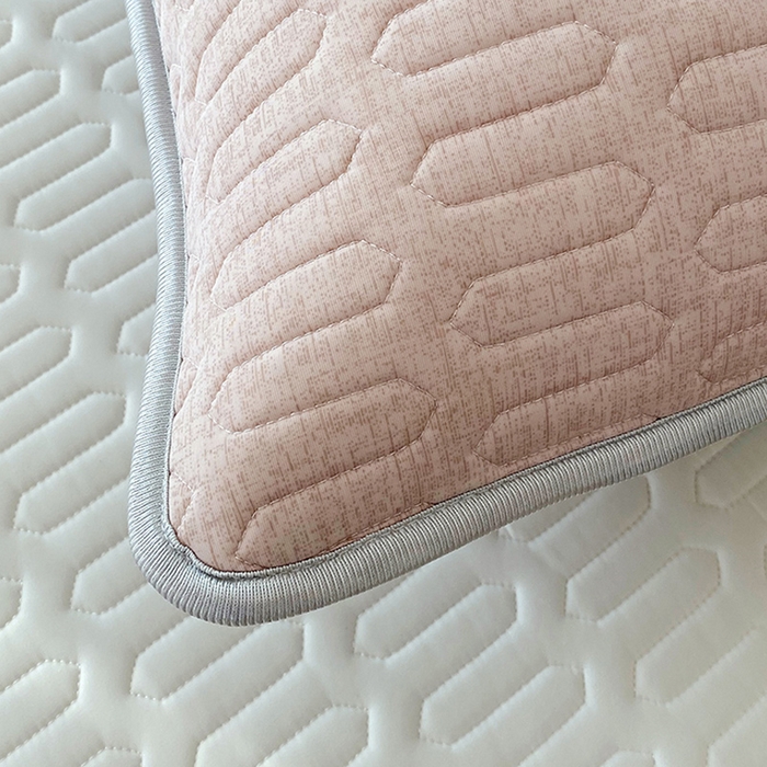 91家纺网 家纺一手货源 找家纺 雨彤家纺 2025年新款A类乳胶凉感丝双人长枕套 肌理纹-咖