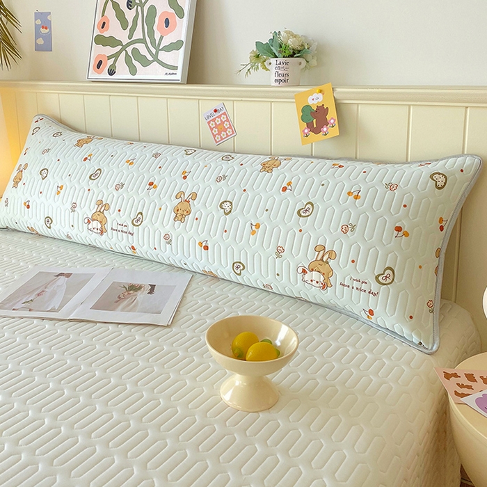 91家纺网 家纺一手货源 找家纺 雨彤家纺 2025年新款A类乳胶凉感丝双人长枕套 樱桃小兔