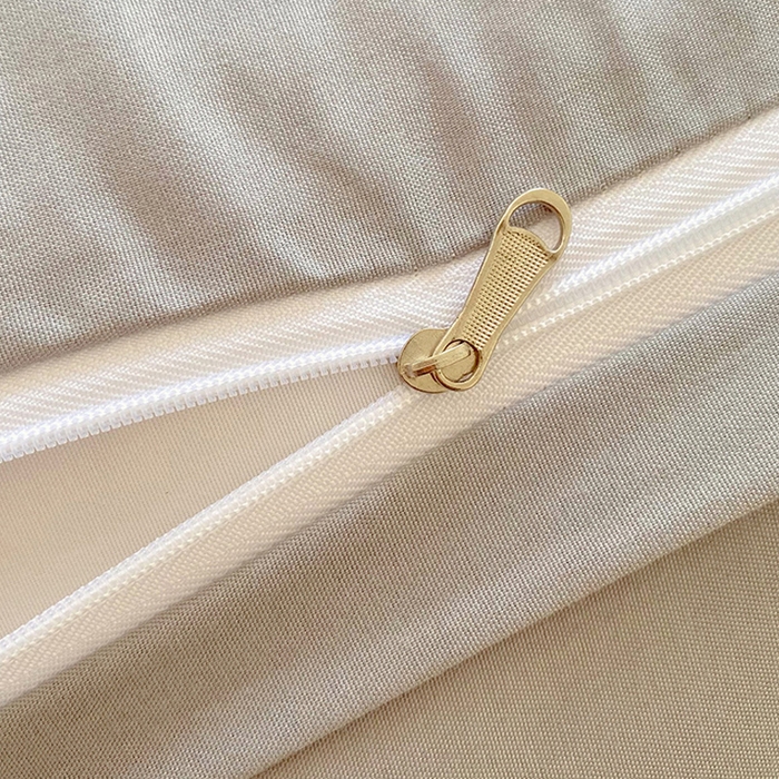 91家纺网 家纺一手货源 找家纺 雨彤家纺 2025年新款A类乳胶凉感丝双人长枕套 萌趣蘑菇-棕