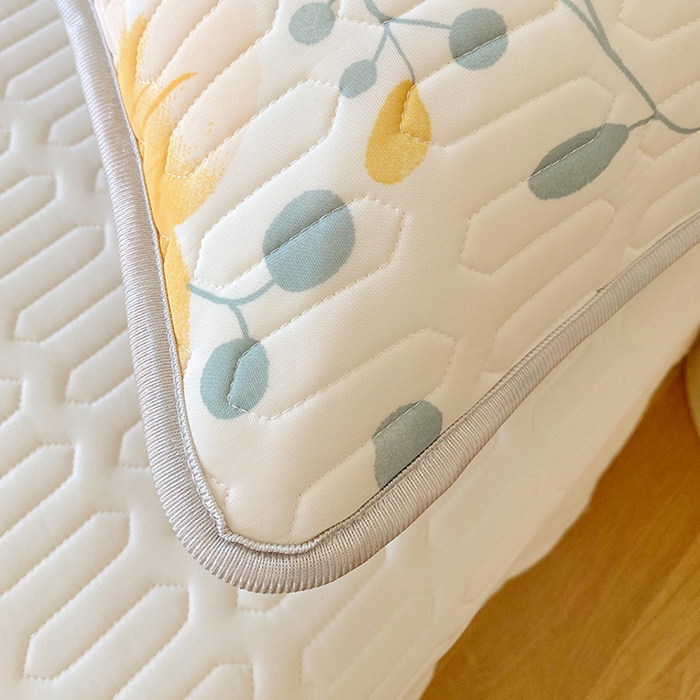 91家纺网 家纺一手货源 找家纺 雨彤家纺 2025年新款A类乳胶凉感丝双人长枕套 幻彩花镜