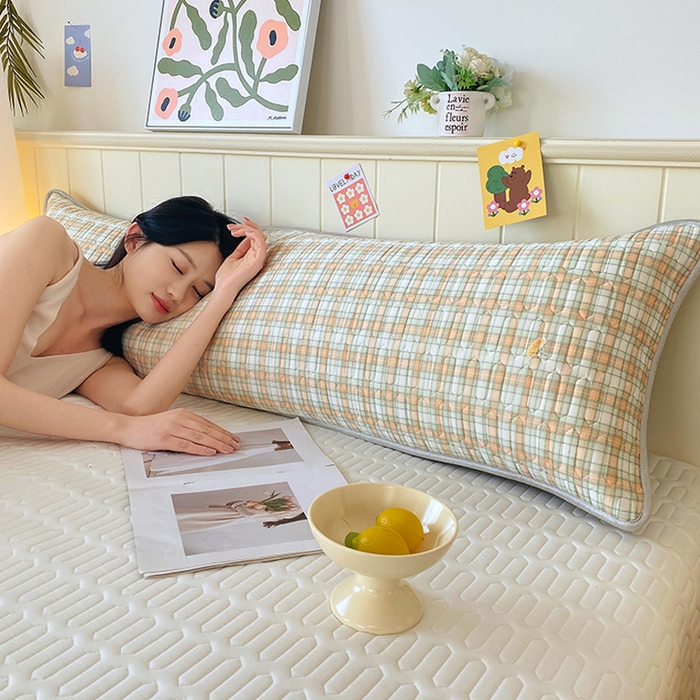 91家纺网 家纺一手货源 找家纺 雨彤家纺 2025年新款A类乳胶凉感丝双人长枕套 轻盈格-橙