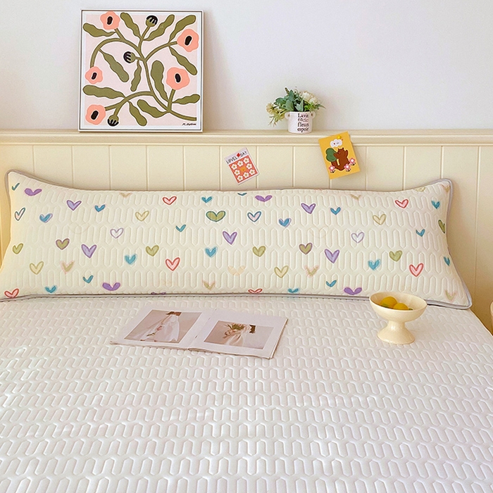 91家纺网 家纺一手货源 找家纺 雨彤家纺 2025年新款A类乳胶凉感丝双人长枕套 梦幻爱心