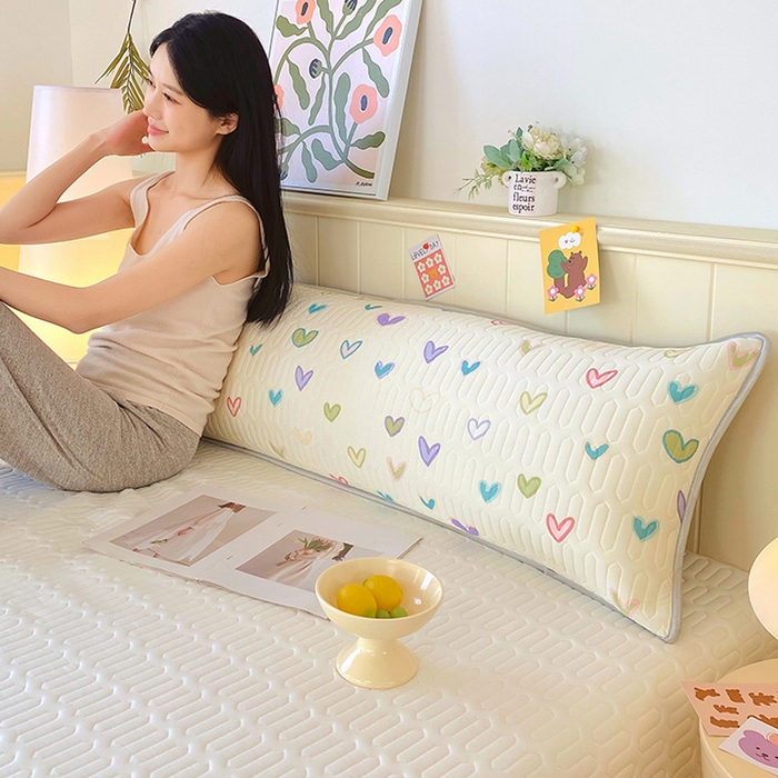 91家纺网 家纺一手货源 找家纺 雨彤家纺 2025年新款A类乳胶凉感丝双人长枕套 梦幻爱心